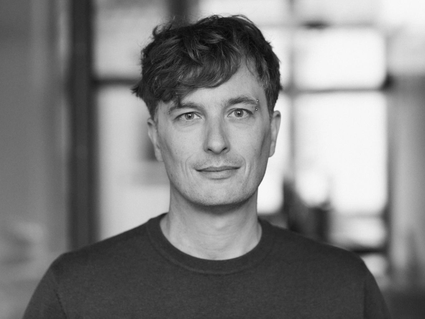 Autorenporträt von Chris Methmann in schwarz-weiß